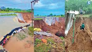ராஜஸ்தானில் தொடர் கனமழை; அணை நீர் ஊருக்குள் புகுந்ததால் பூமி இரண்டாக பிளந்தது: 2 கி.மீ நீளத்துக்கு பள்ளம் ஏற்பட்டதால் மக்கள் பீதி