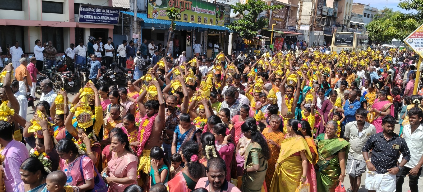ஸ்ரீசக்தி விநாயகர் கோவிலில் சதுர்த்தி விழாவில் விரதமிருந்த பக்தர்கள் பால்குடம்
