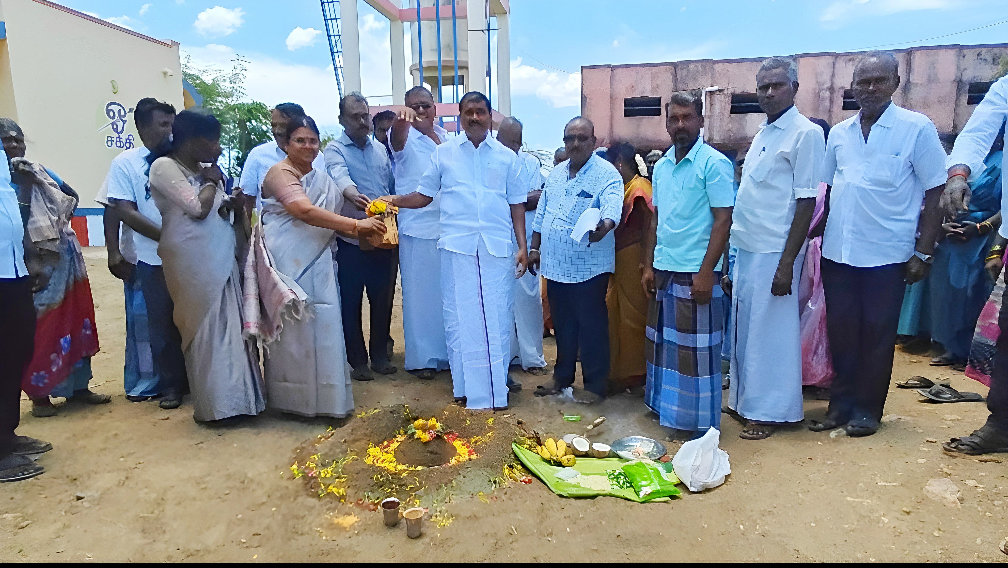 ரூ.34.60- லட்சம் மதிப்பீட்டில் இரண்டு வகுப்பறை கட்டிடம்