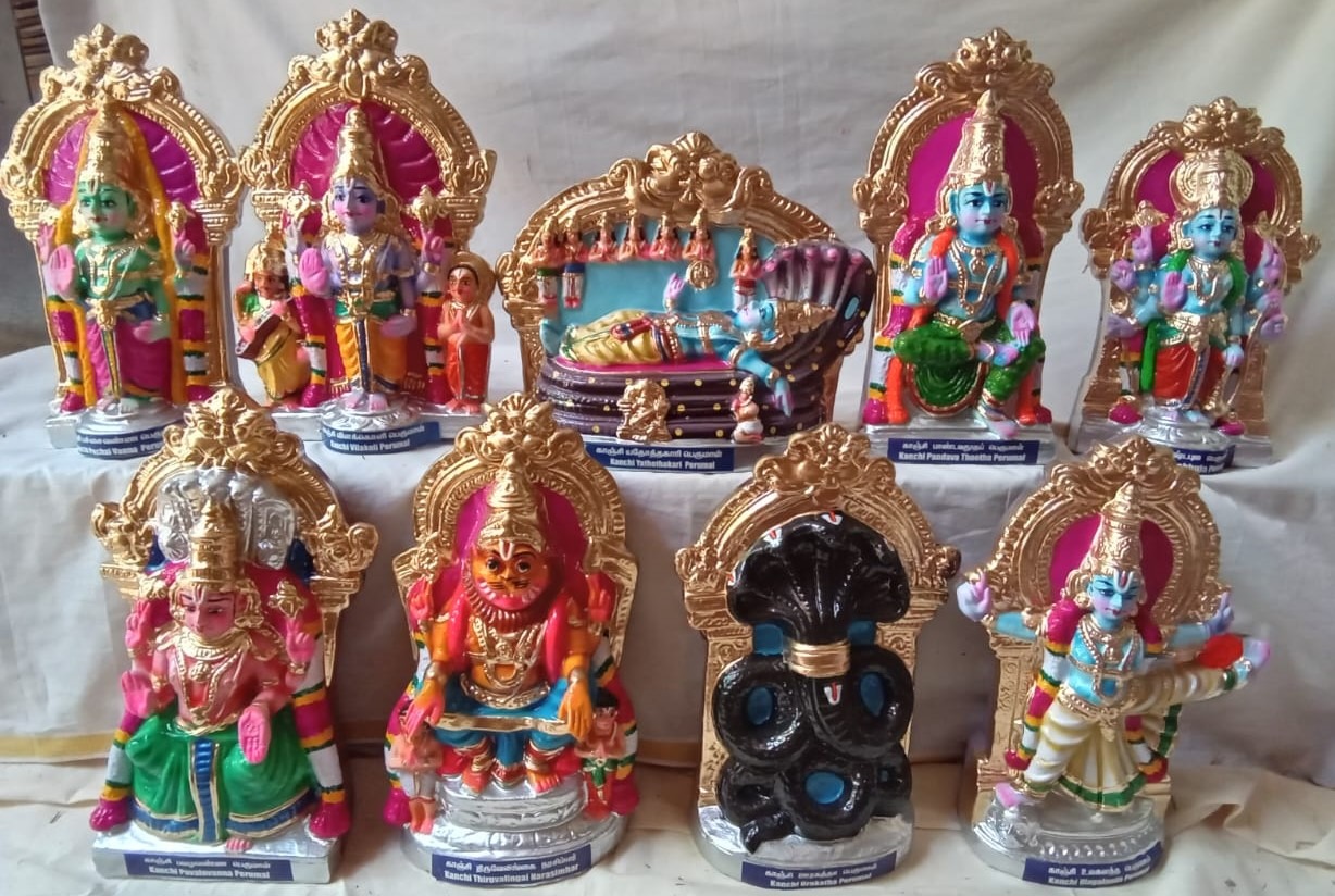 விளாச்சேரியில் நவராத்திரிக்காக தயாராகி வரும் புதிய கொலு பொம்மைகள்