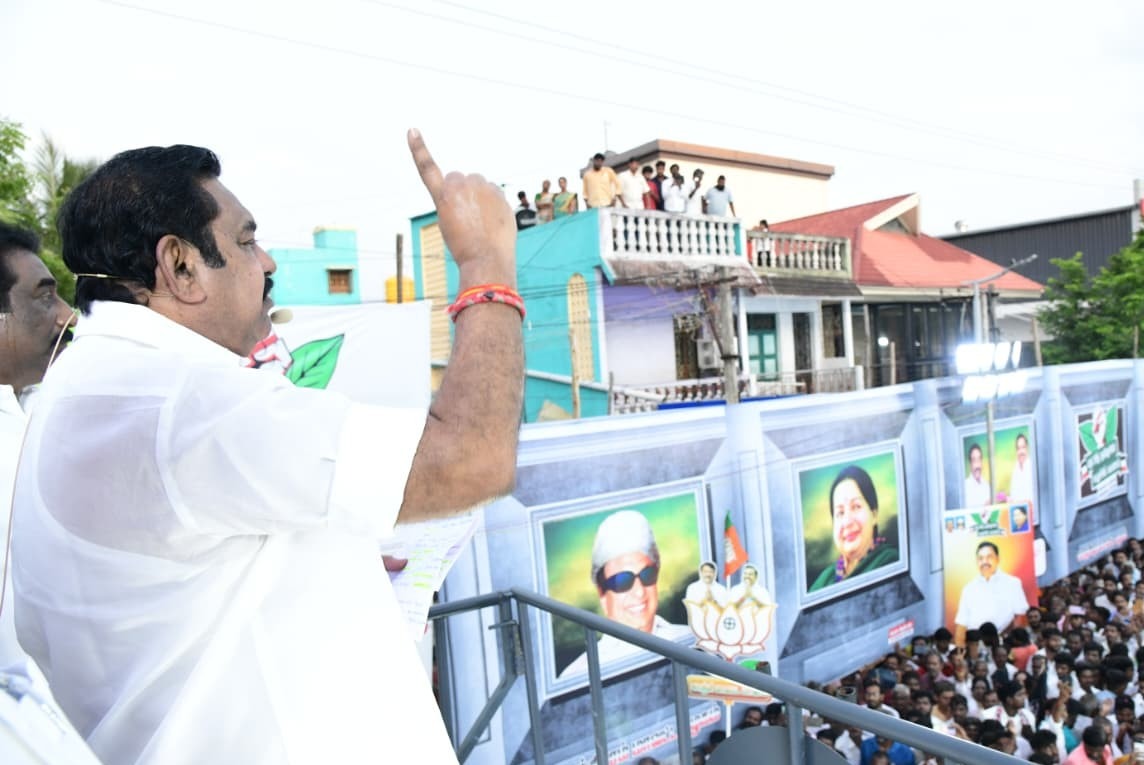 மாப்பிள்ளைக்கு பட்டுவேட்டி பெண்ணுக்கு பட்டுசேலை தருவோம் காஞ்சிபுரத்தில் பழனிசாமி வாக்குறுதி