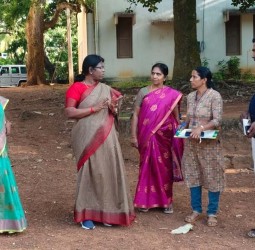 விளையாட்டரங்கம் அமைப்பதற்கான இடங்களை கலெக்டர் அழகுமீனா ஆய்வு