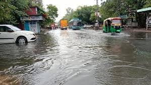 டெல்லியில் கனமழை; 100 விமானங்கள் தாமதம்: ‘‘ரெட் அலர்ட்’’ அறிவிப்பு