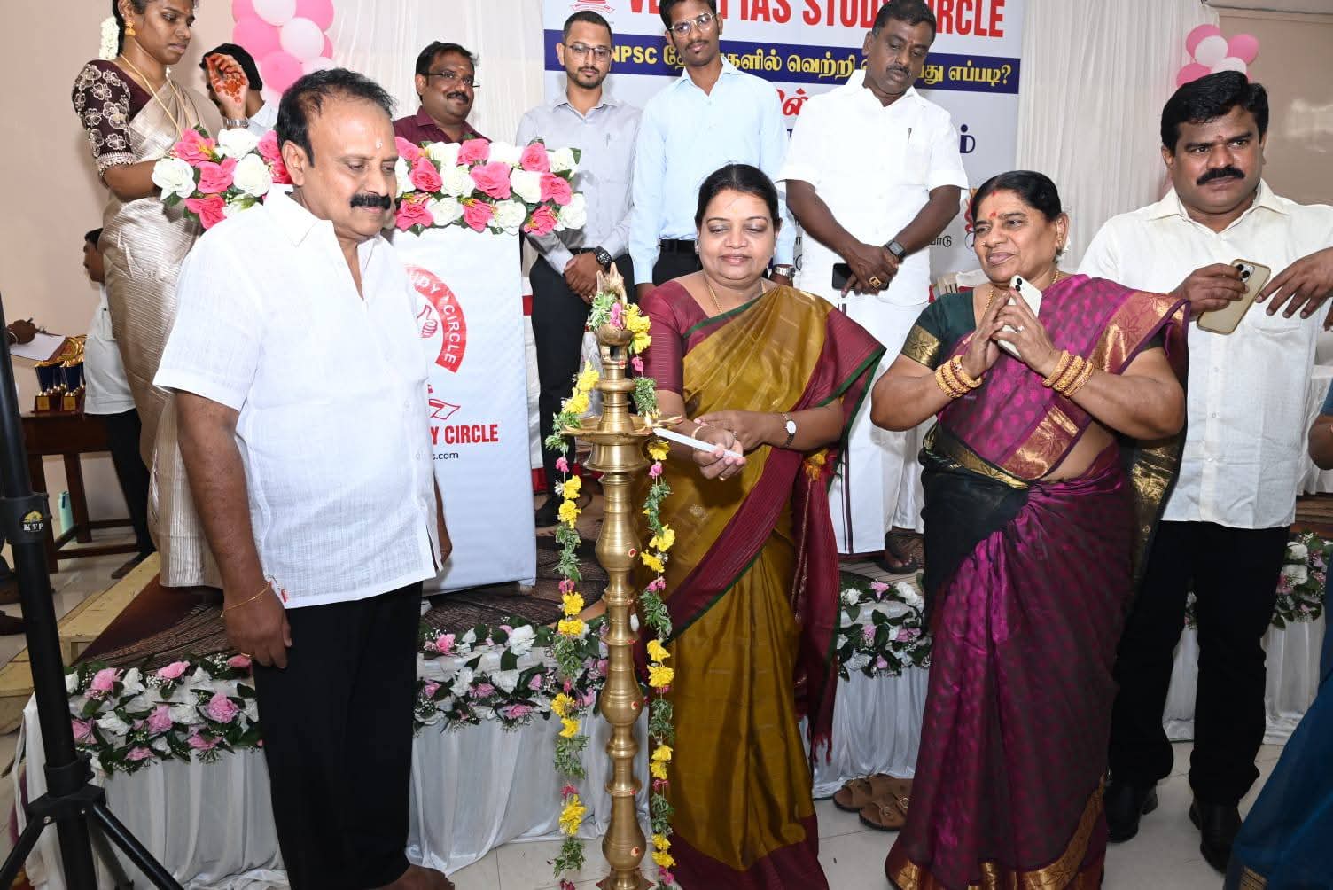 கோவில்பட்டி சட்டமன்ற தொகுதி வெற்றி IAS பயிற்சி மையம் சார்பில், கோவில்பட்டி கம்மவார் திருமண மண்டபத்தில் நடைபெற்ற இலவச கருத்தரங்க நிகழ்ச்சி