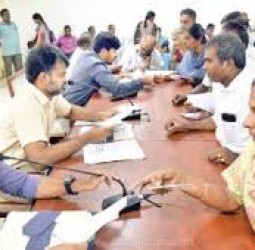 குறைதீர் கூட்டம்: 276 மனுக்கள் அளிப்பு