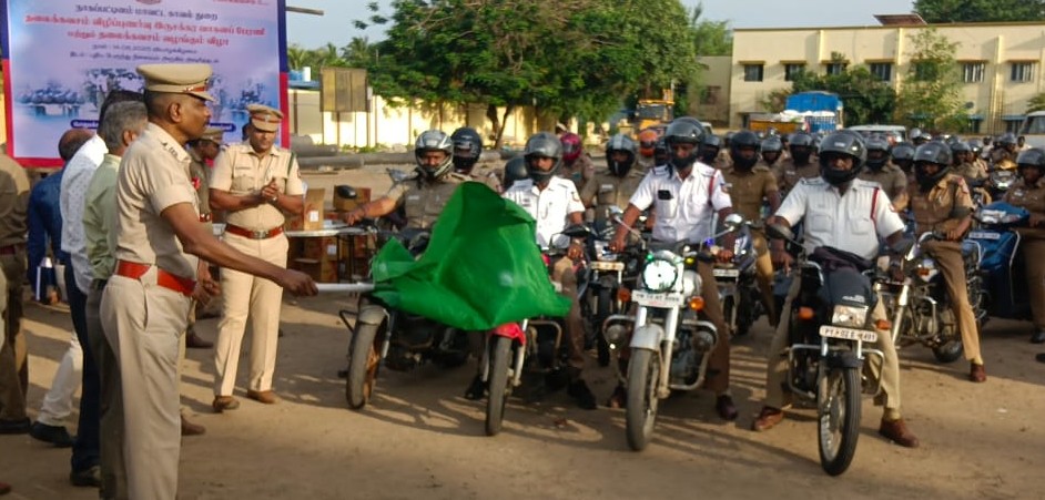 நாகையில் காவல்துறை சார்பில் இருசக்கர வாகன விழிப்புணர்வு பேரணி