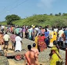 இலங்கை சிறையிலுள்ள மீனவர்களை விடுவிக்கக்கோரி ரயில் மறியல்!