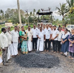 நாகர்கோவில் மாநகராட்சி 1-வது வார்டு பகுதியில் ரூ 50 லட்சம் மதிப்பீட்டில் தார் சாலை அமைக்கும் பணி