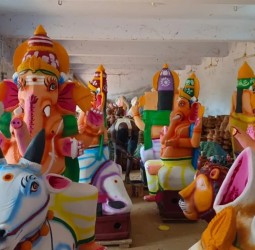 மானாமதுரை மண்பாண்ட கூட்டுறவு சங்கத்தில் 1 அடி முதல் 15 அடி வரையிலான விநாயகர் சிலை