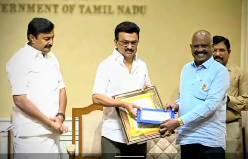 தினத்தந்தி நாளிதழ் நிர்வாக ஆசிரியர் சுகுமாருக்குகலைஞர் எழுதுகோல் விருது