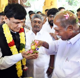 புதுச்சேரி அப்பா பைத்தியசுவாமி கோயிலில் வழிபட்ட மத்திய உள்துறை இணையமைச்சர்