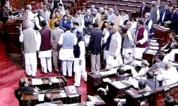 பார்லிமெண்டில் எதிர்க்கட்சிகள் கடும் அமளி: காங்கிரஸ் மன்னிப்பு கேட்க பாஜக வலியுறுத்தல்