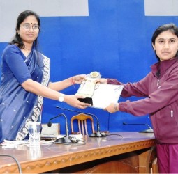 மாணவ, மாணவிகளுக்கு நடத்தப்பட்ட நல்லோசை - களமாடுதல் போட்டி