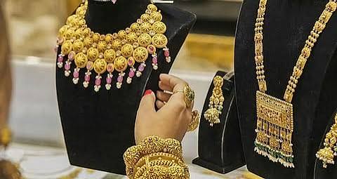 வாரத்தின் முதல் நாளிலேயே தங்கம், வெள்ளி விலை உயர்வு!