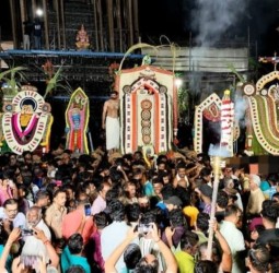 சுசீந்திரம் தாணுமாலயன் சுவாமி கோயிலில் மக்கள்மார் சந்திப்பு