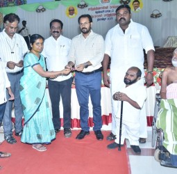 இசிஈ ஆண்கள் மேல்நிலைப்பள்ளியில் நேற்று நடந்த மாற்றுத்திறனாளிகள் தின விழா