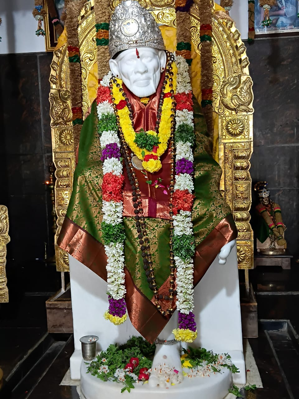 ஸ்ரீசத்குரு சாய்பாபா தியான ஆலயத்தில் வியாழக்கிழமை சிறப்பு ஆரத்தி மற்றும் அலங்காரம்..
