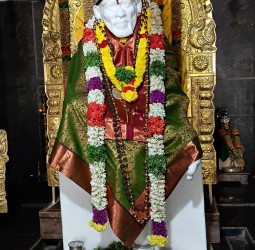 ஸ்ரீசத்குரு சாய்பாபா தியான ஆலயத்தில் வியாழக்கிழமை சிறப்பு ஆரத்தி மற்றும் அலங்காரம்..