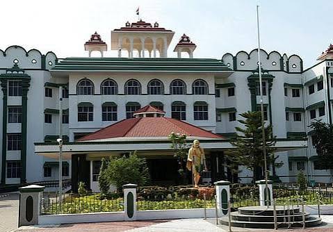 ராஜராஜ சோழன் அடக்கம் செய்யப்பட்ட இடத்தில் மணிமண்டபம் கட்ட அனுமதி கோரிய மனு முடித்துவைப்பு