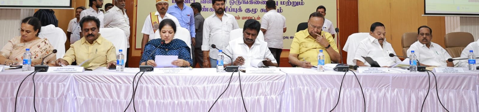 காஞ்சிபுரம் கலெக்டர் அலுவலக கூட்டரங்கில் மாவட்ட வளர்ச்சிக்கான ஒருங்கிணைப்பு கண்காணிப்புகுழுகூட்டம்