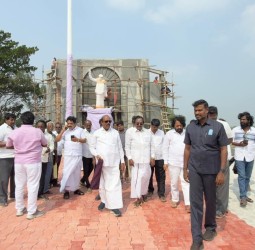 முத்தமிழ் அறிஞர் டாக்டர் கலைஞர் அவர்களின் திருவுருவச் சிலை