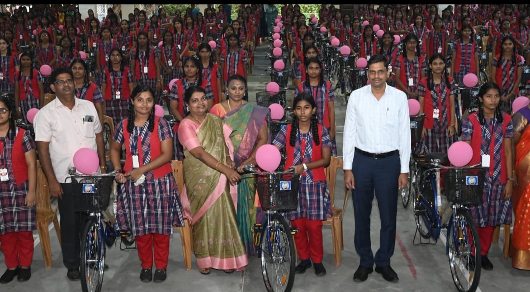 மாணவர்களுக்கான விலையில்லா மிதிவண்டி