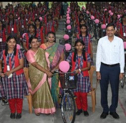 மாணவர்களுக்கான விலையில்லா மிதிவண்டி