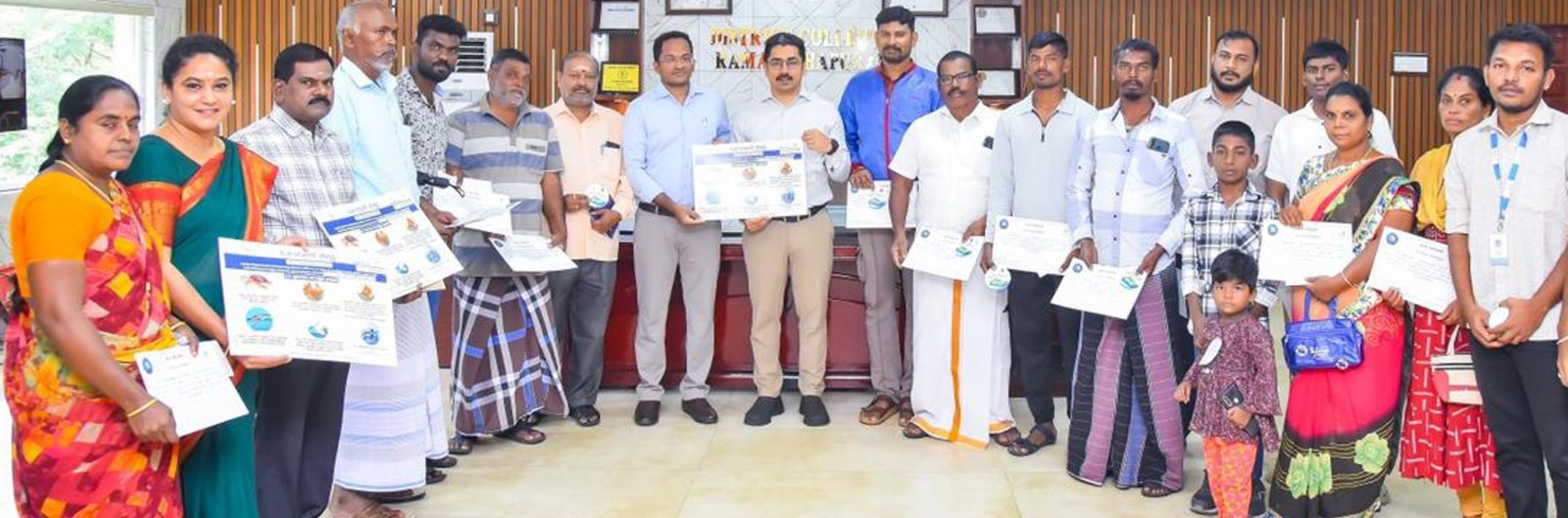 ஆமைகளை மீண்டும்கடலில் விட்ட மீனவர்களுக்கு பாராட்டுச் சான்றிதழ்