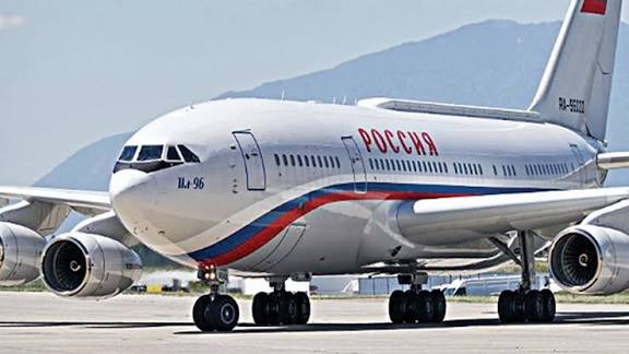 புதினின் ‘பறக்கும் அதிபர் மாளிகை’ - அதிநவீன சொகுசு விமான சிறப்பு அம்சங்கள்