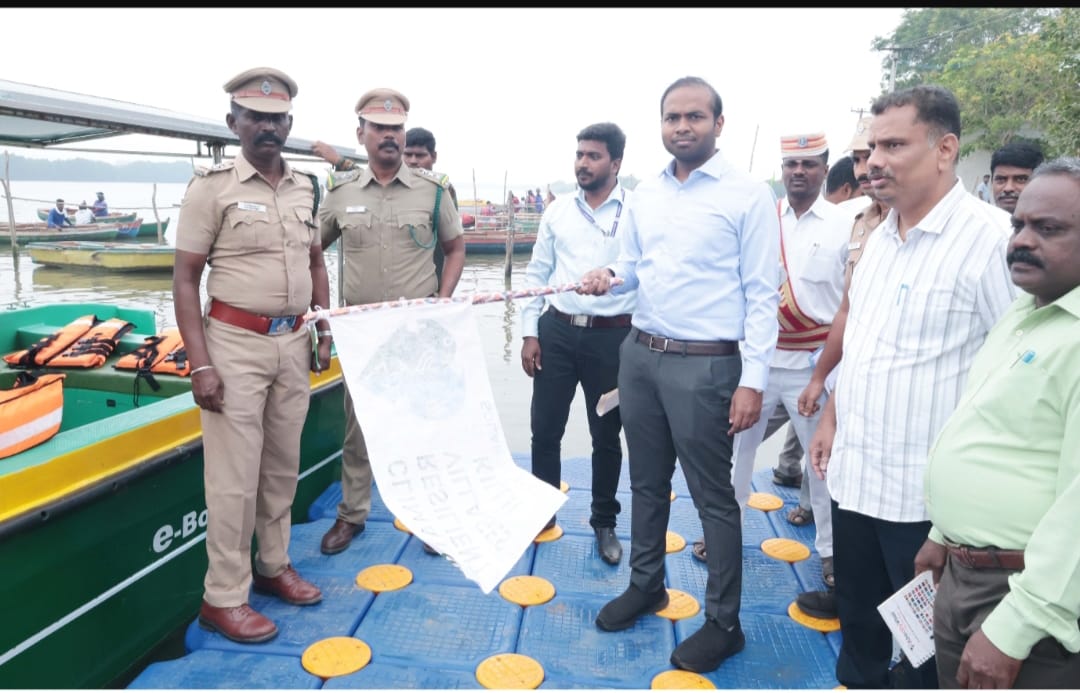 பிச்சாவரம் பகுதியில் முதல் சூரிய ஆற்றல் படகு