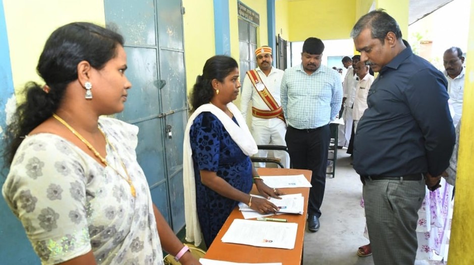 மயிலாடுதுறை நகராட்சியில் வாக்காளர் பட்டியலில் புதிதாக பெயர் சேர்த்தல முகாம்