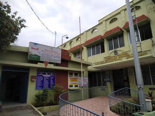 கூத்தாநல்லூர் அருகே ரூ.8 லட்சத்தில் அரசு ஆரம்ப சுகாதார நிலையம் புனரமைப்பு: சமூக ஆர்வலருக்கு மக்கள் பாராட்டு