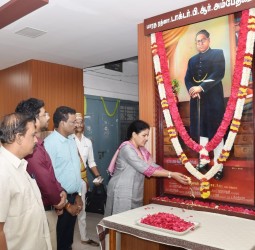 அம்பேத்கார் நினைவு தினத்தை முன்னிட்டு அன்னாரது திருவுருவப்படத்திற்கு கலெக்டர் கலைச்செல்வி மலர் தூவி மரியாதை