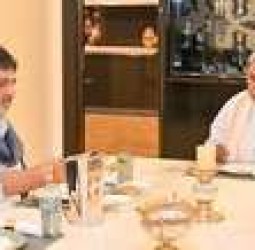 சித்தராமையா, சிவகுமார் மீண்டும் சந்திப்பு: தீராமல் தொடரும் கர்நாடக அரசியல் குழப்பம்!