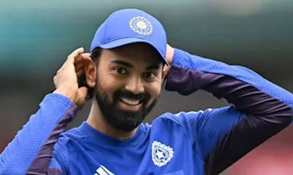 சீனியர் வீரர்களை சந்தித்து ஆலோசனை பெறுவோம் - கே.எல்.ராகுல்