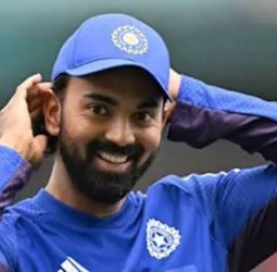 சீனியர் வீரர்களை சந்தித்து ஆலோசனை பெறுவோம் - கே.எல்.ராகுல்