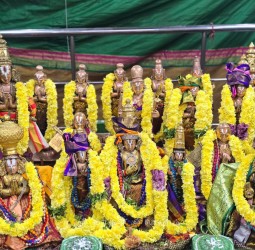 ஸ்ரீ ஆழ்வார் ஆச்சார்யர்களுக்கு மரியாதை