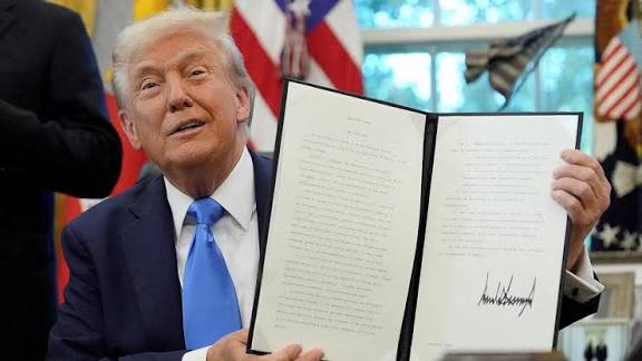 அமெரிக்க குடியுரிமை பெறுவதற்கான கோல்டு கார்டு திட்டத்தை தொடங்கினார் ட்ரம்ப்