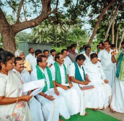 குறை கேட்கும் நிகழ்வில் பாஜக மாநிலத்தலைவர் நயினார்