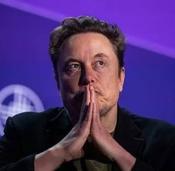 விண்வெளி நாயகன் எலான் மஸ்க்! 700 பில்லியன் டாலர் மதிப்புடன் முதலிடம்!