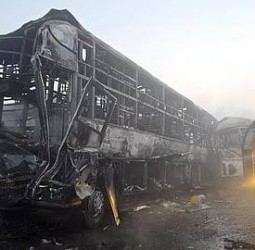 டெல்லி - ஆக்ரா விரைவுச் சாலையில் மூடுபனியால் 7 பேருந்துகள், 3 கார்கள் மோதி தீ விபத்து: 4 பேர் பலி