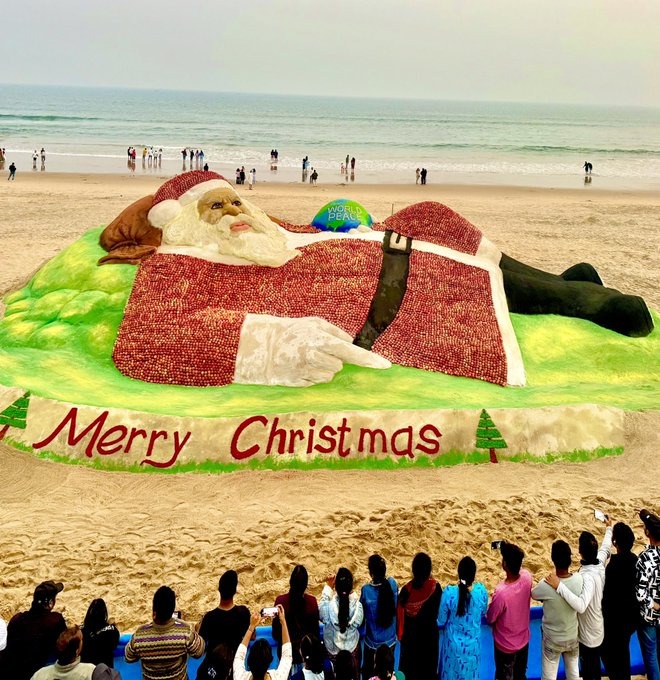 பிரமாண்ட கிறிஸ்துமஸ் தாத்தா