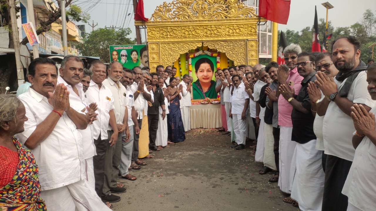 ஜெ.,வின் 9ம் ஆண்டு நினைவு தினம்: அதிமுகவினர் அனுஷ்டிப்பு!