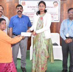 புதிய தொழில் முனைவோர்களை ஊக்குவிக்கும் வகையில் 31 பயனாளிகளுக்கு கடனுதவி