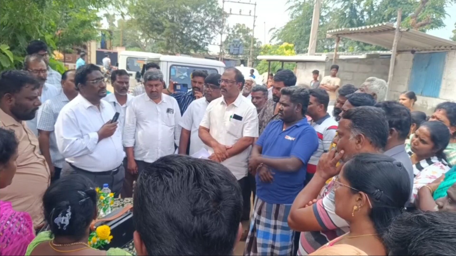 இலங்கைத் தமிழர் மறுவாழ்வு முகாமில் சமூக சீர்திருத்தத்துறை செயலாளர் வள்ளளார் நேற்று ஆய்வு