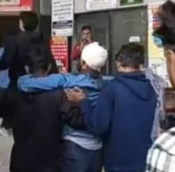 வங்காளதேசத்தில் மேலும் ஒரு மாணவர் தலைவர் மீது துப்பாக்கி சூடு: பதற்றம் அதிகரிப்பு