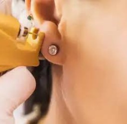 காதுக்குத் தோடு !!