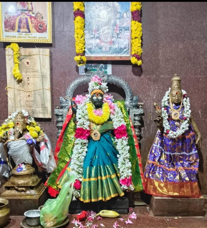 மார்கழி மாதம் பஜனையில் சிறப்பு அலங்காரத்தில் நம் வாசவி........