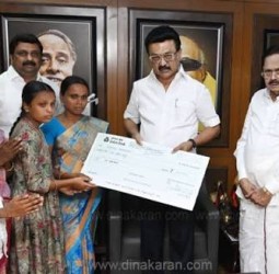 சாலை விபத்தில் மரணமடைந்த 2 குடும்பங்களுக்கு தி.மு.க. சார்பில் தலா ரூ.10 லட்சம்: ஸ்டாலின் வழங்கினார்