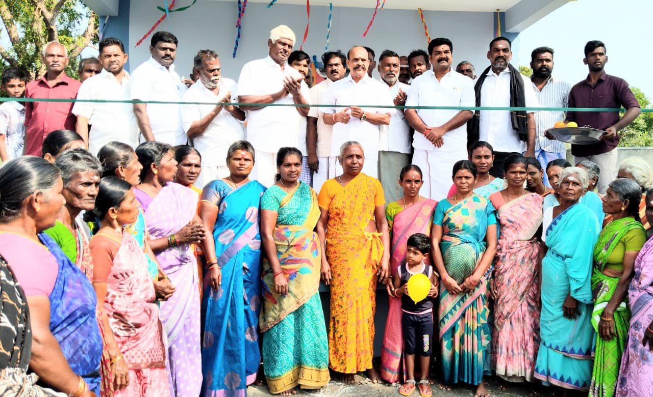 சட்டமன்ற உறுப்பினர் நிதியில் இருந்து கட்டப்பட்ட கலையரங்க கட்டிடத்தை கடம்பூர் ராஜூ எம்எல்ஏ திறந்து வைத்தார்